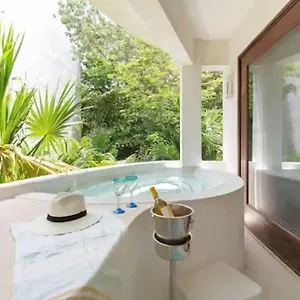 https://intima-resort-clothing-optional.quintano-roohotels.com